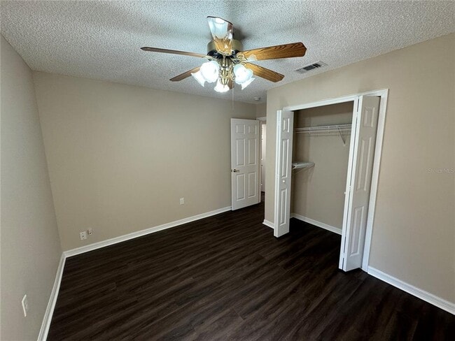 Building Photo - 545 Golfview Ct