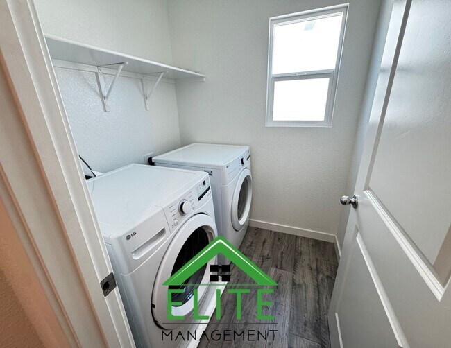 Building Photo - Spacious 4-Bedroom, 3-Bath Home in Prime E...