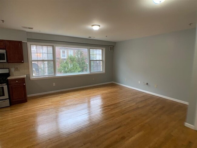 Building Photo - 2700 Summit Ave