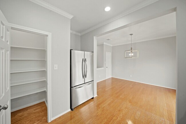 Building Photo - 1014 Rochow St