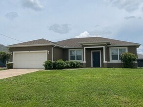 Building Photo - NE Cape Coral Single Family Home