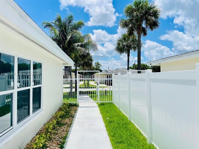 Building Photo - 5701 NW 28th St