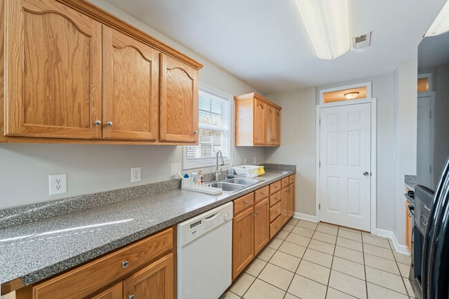 Building Photo - 2175 Glendale Ave