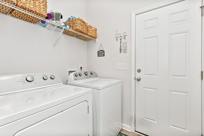 Building Photo - Spacious Home in Barons Bluff North