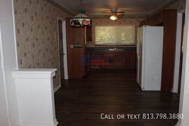 Building Photo - 621 Sunset Dr