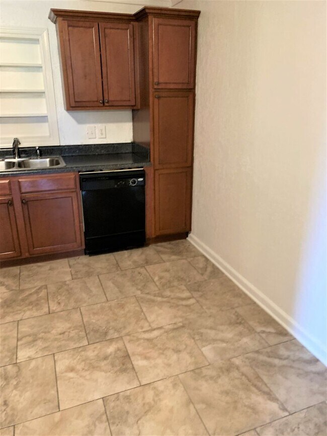 Building Photo - 3 Bdrm/2 Bath home    ?   Gray, TN