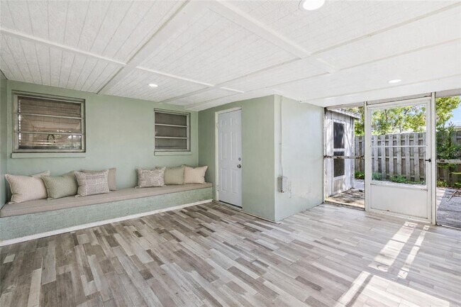 Building Photo - 206 N Gunlock Ave