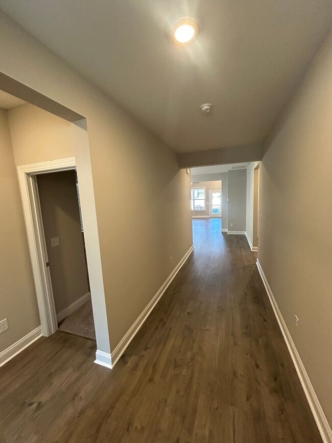 Building Photo - 585 Oyster Dr