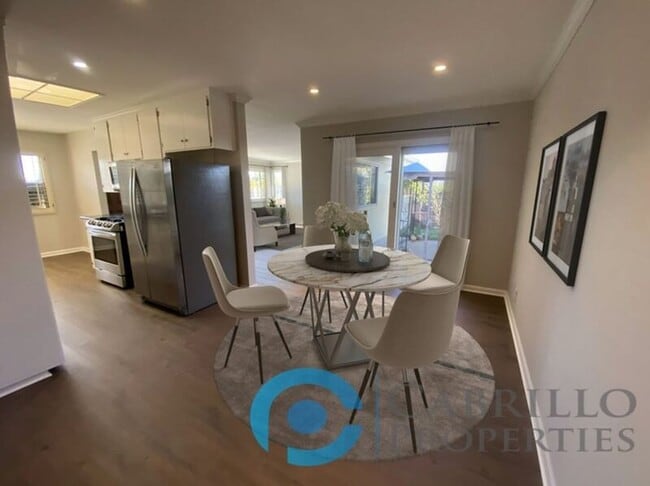 Building Photo - 3076 Governor Dr