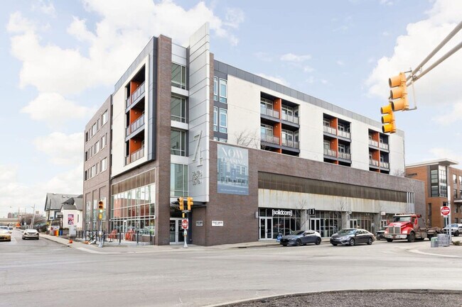 Building Photo - 747N N College Ave