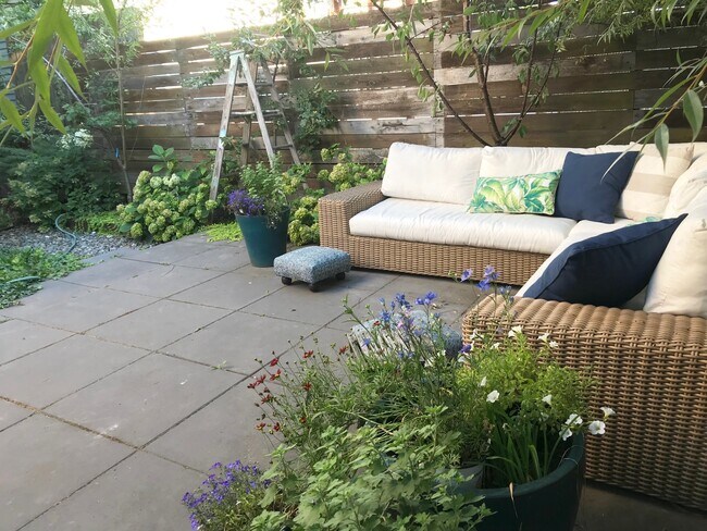 Share Patio - 3029 19th Ave S