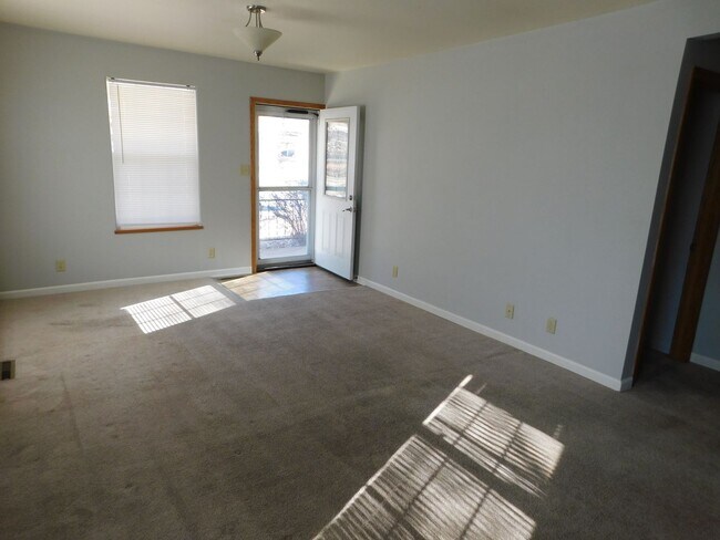 Building Photo - Spacious 3 Bedroom 2 bath Home in El Dorad...
