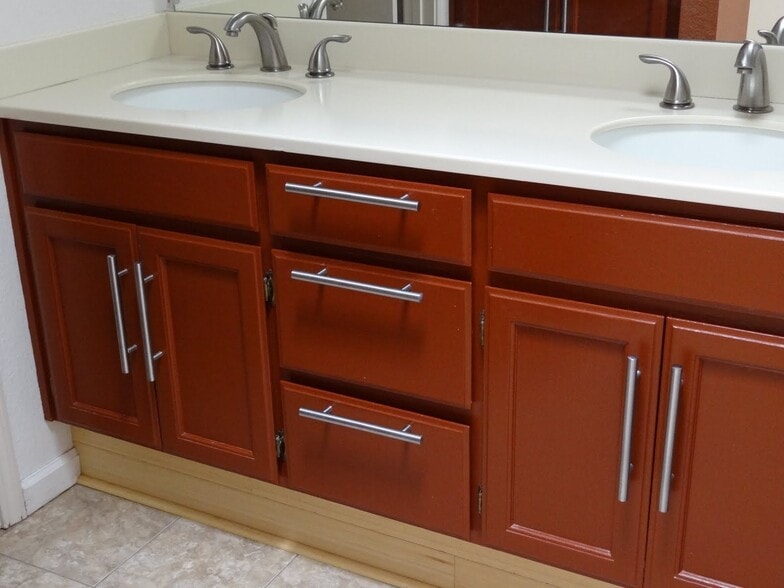 Dual Sink - 964 Belmont Ter