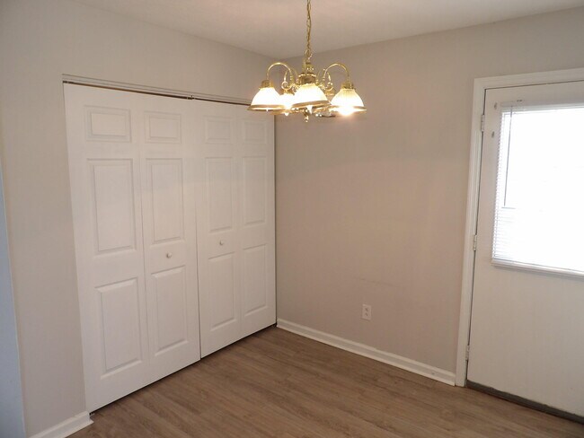 Building Photo - 114 Potomac Ct