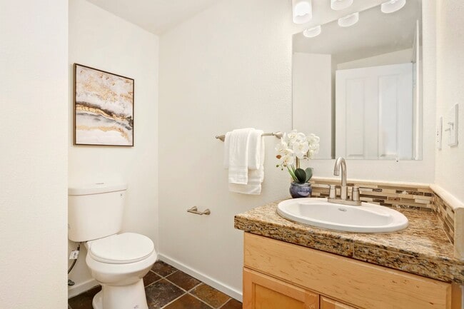 Building Photo - Must-see property that still feels brand new