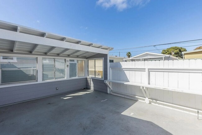 Building Photo - Charming 3BD/2BA Hermosa Beach Bungalow