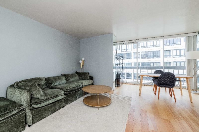 Building Photo - 1998 Broadway