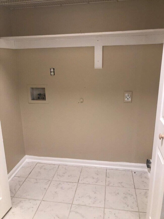 Building Photo - 820 E Willow Point Pl