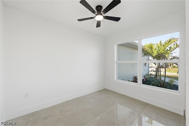 Building Photo - 2105 NE 1st Ave