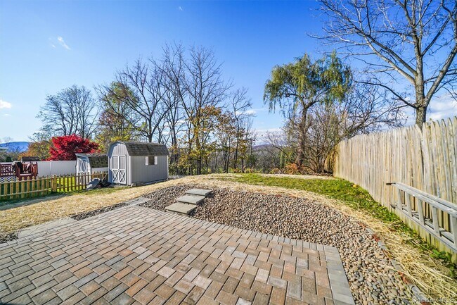 Building Photo - 333 Hudson Ave