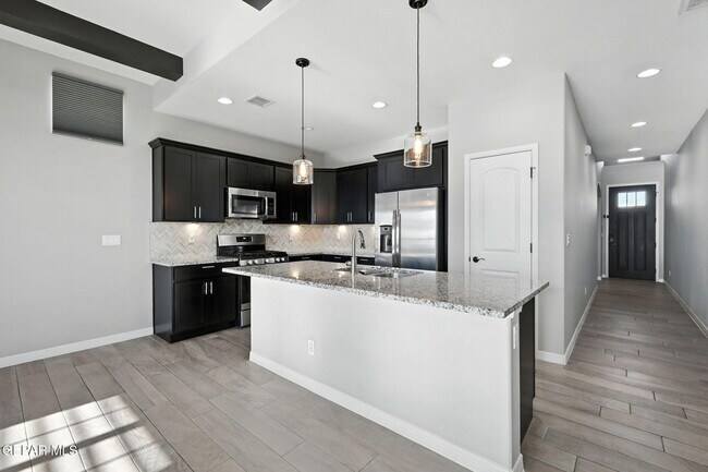 Building Photo - 221 Epsom Dr