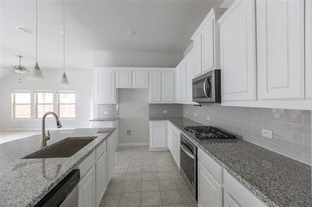 Building Photo - 2811 Willow Ln