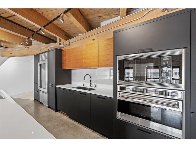 Building Photo - 404 N Washington Ave