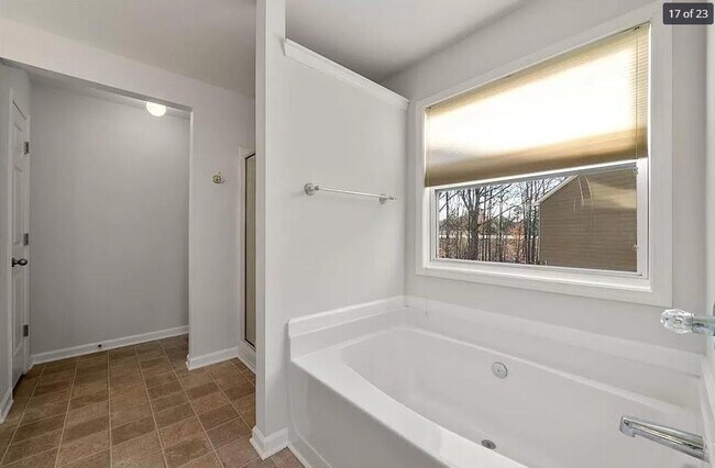 Building Photo - 5905 Sterling Ct