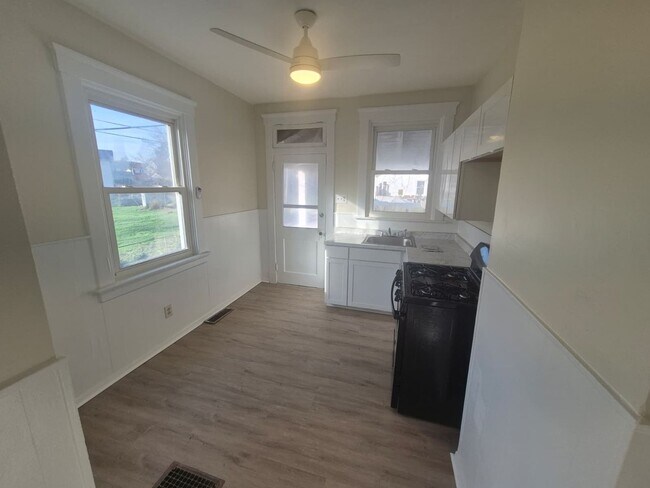 Building Photo - 2765 Alexandria Ave