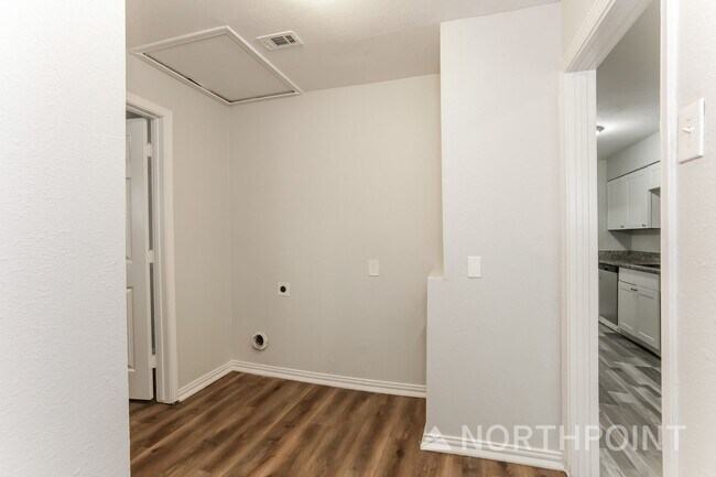 Building Photo - 3 BR/1BA | Newly Renovated Single Family Home |  1-Car Covered Parking | Backyard!