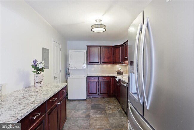 Building Photo - 8340 Greensboro Dr