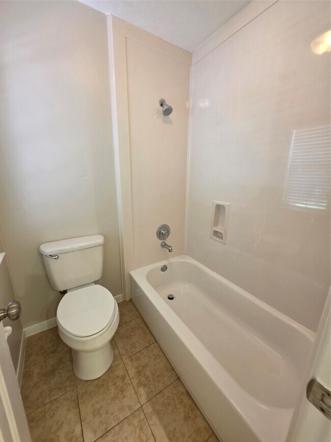 Building Photo - 2111 Emerald Cove Dr