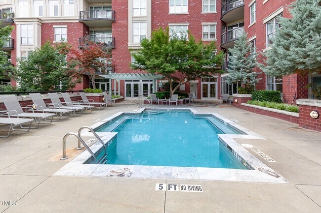 Building Photo - 616 N Boylan Ave