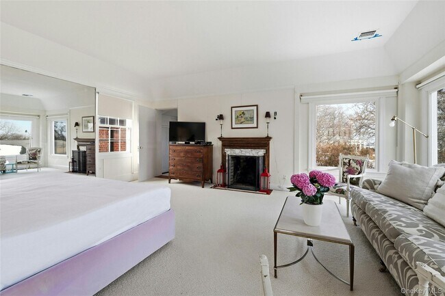 Building Photo - 74 Peacock Ln