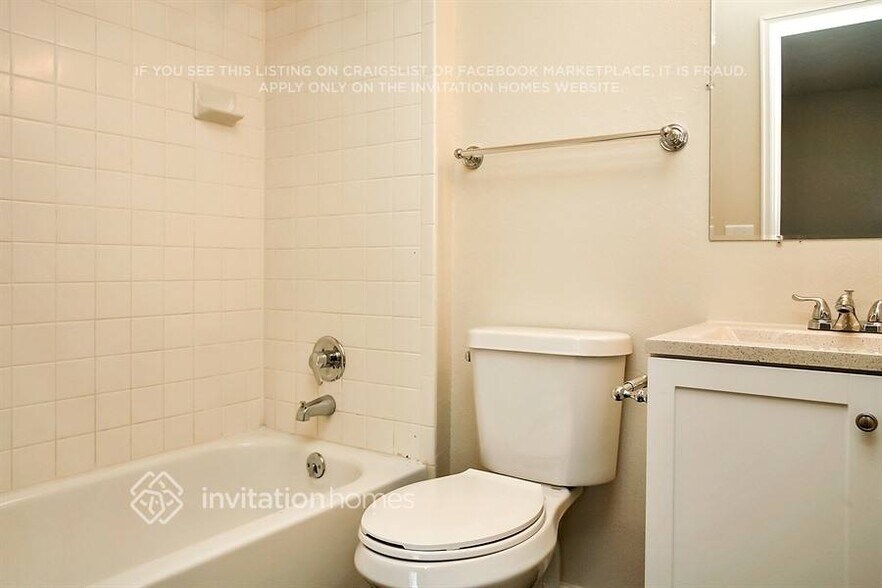 Building Photo - 16152 E Radcliff Pl