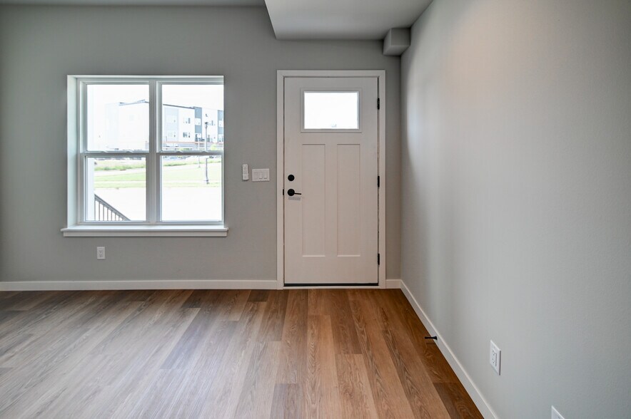 Building Photo - 2908 Radicchio Dr