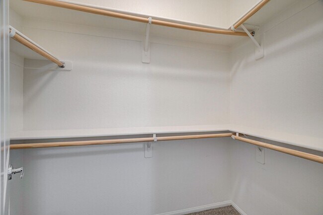 Building Photo - Beautiful DR Horton Home in Centennial Hil...