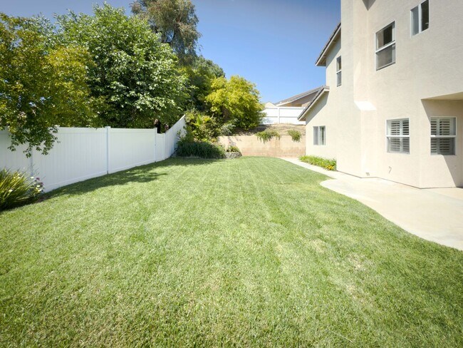 Building Photo - RARE 6 BEDROOM HOME FOR RENT IN OPTIMUM LO...