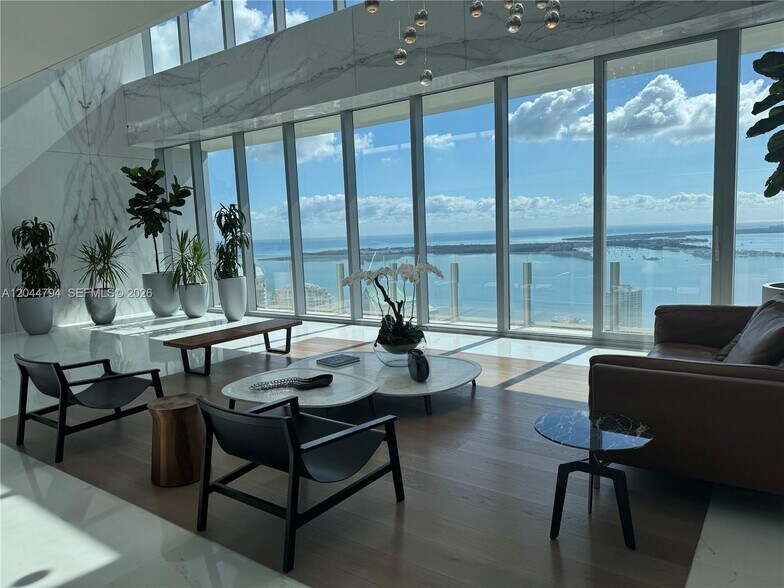 Building Photo - 300 Biscayne Boulevard Way