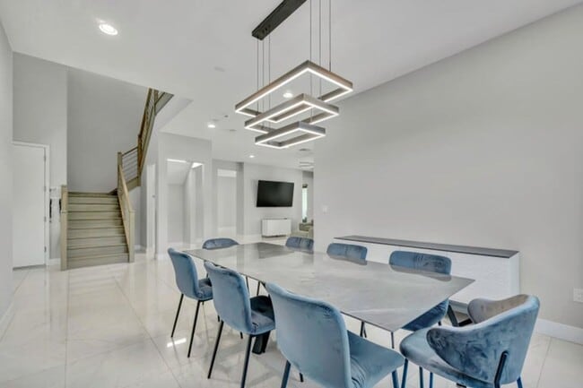 Building Photo - 17081 Five Waters Ave