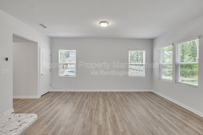 Building Photo - 840 McKenzie Pk Ter