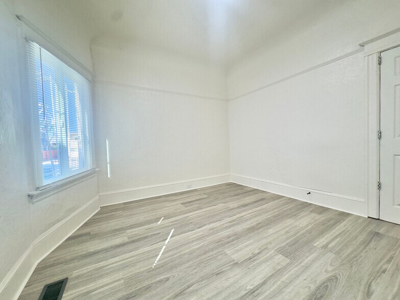 Building Photo - 3218 West St