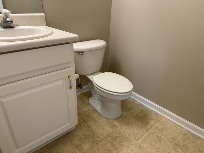 Building Photo - 7 Crossings Dr