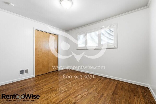 Building Photo - 190 Forest Knolls Dr