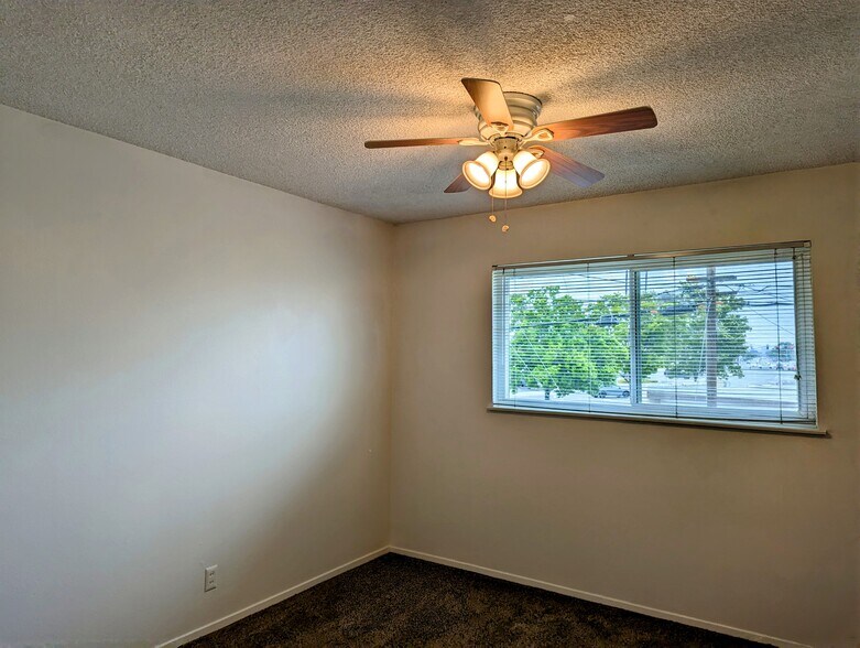 Building Photo - 2988 Royal Palm Dr