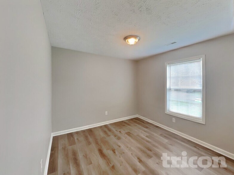 Building Photo - 9021 Macbeth Dr