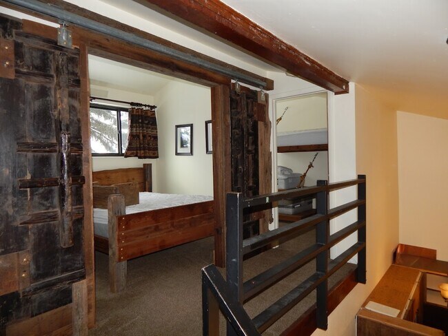 Building Photo - 355 W Deloney Ave