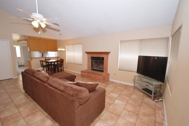 Building Photo - 517 Barnett Dr