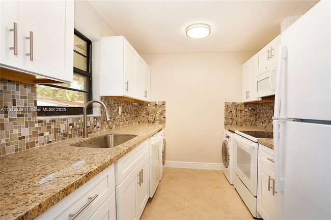Building Photo - 4902 SW 138th Ave