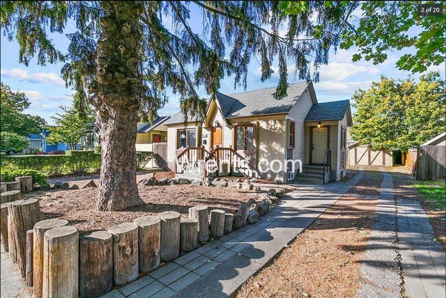 Building Photo - Beautiful 3 bed 2bath Home! Half off first months rent!